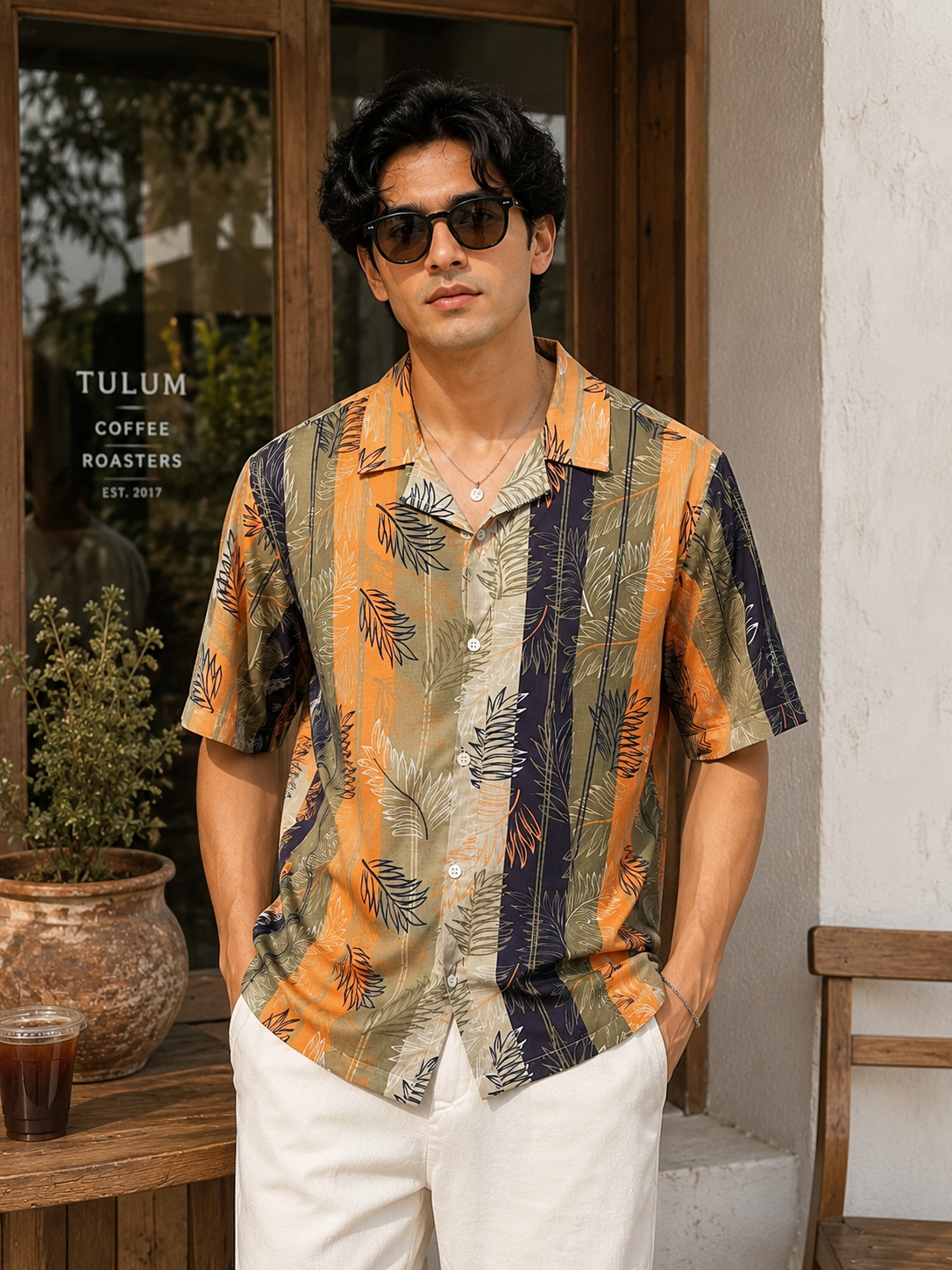 Men's Tropical Leaf Print Short Sleeve Shirt